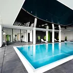 Westin House No 407 شقة